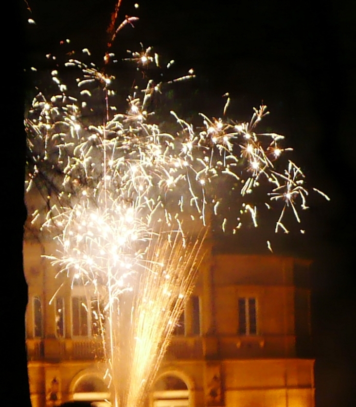 25 12 08 facade théatre Moulins noël 08 (7)