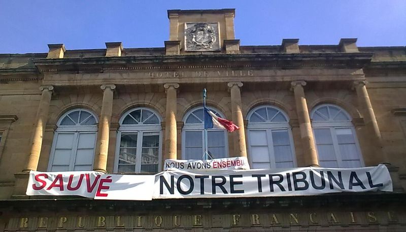 Banderole tribunal mairie moulins