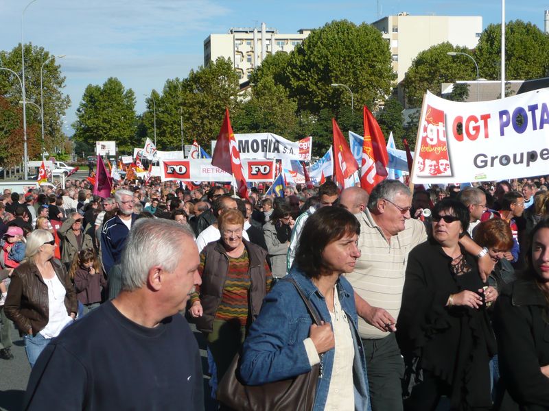 2 10 10 manif retraites moulins (11)