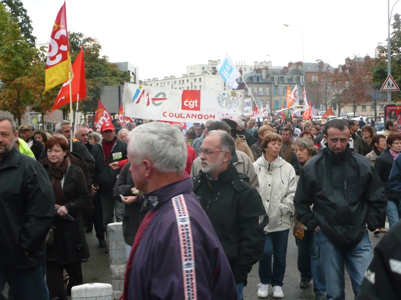 16 10 10 manif moulins retraites (25)