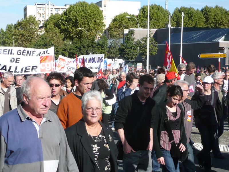 2 10 10 manif retraites moulins (9)