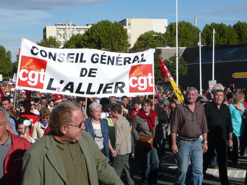 2 10 10 manif retraites moulins (10)