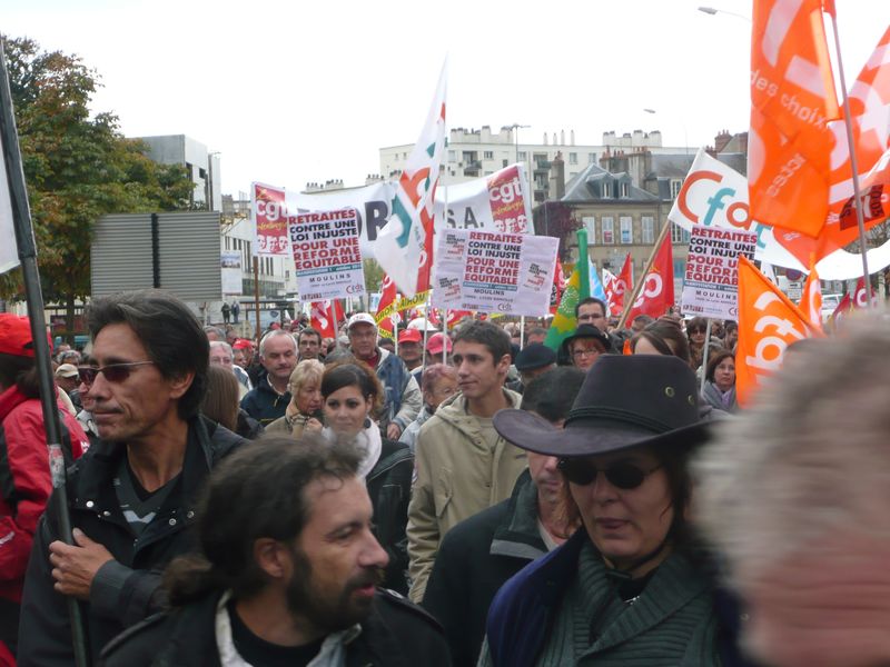 16 10 10 manif moulins retraites (30)