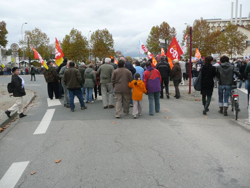 6 11 10 manif retraites moulins (15)