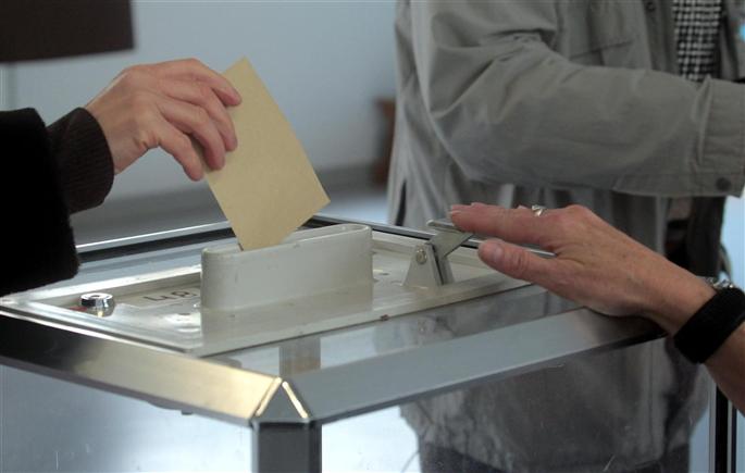 A-la-mi-journee-le-taux-de-participation-en-isere-pour-le-1er-tour-des-elections-cantonales-etait