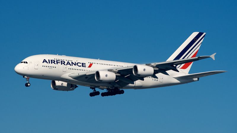 Air_France_Airbus_A380-800_F-HPJB